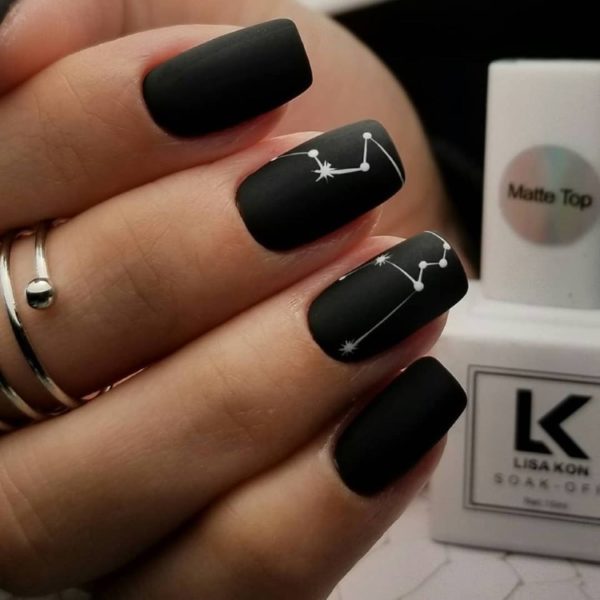 Black-gel-polish